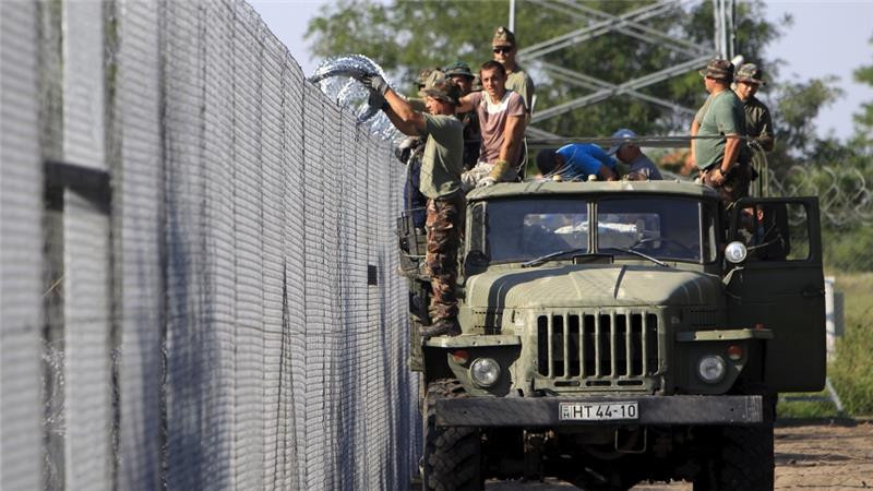 Η Ουγγαρία θωρακίζει τα σύνορά της από τους παράνομους μετανάστες – Κατασκευάζει φράχτη που «ουρλιάζει» και προκαλεί ηλεκτροσόκ